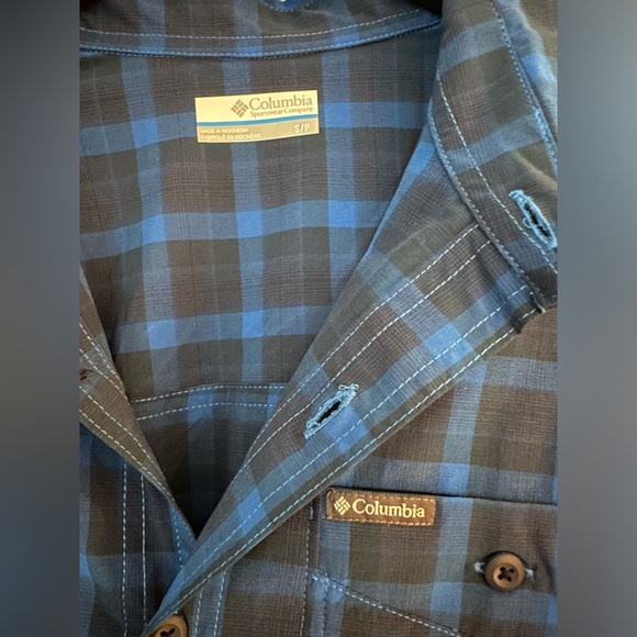 Columbia Button up shirt - Picture 3 of 3
